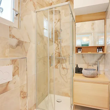 Apartment Chic And Cosy Apartment-canal Saint Martin